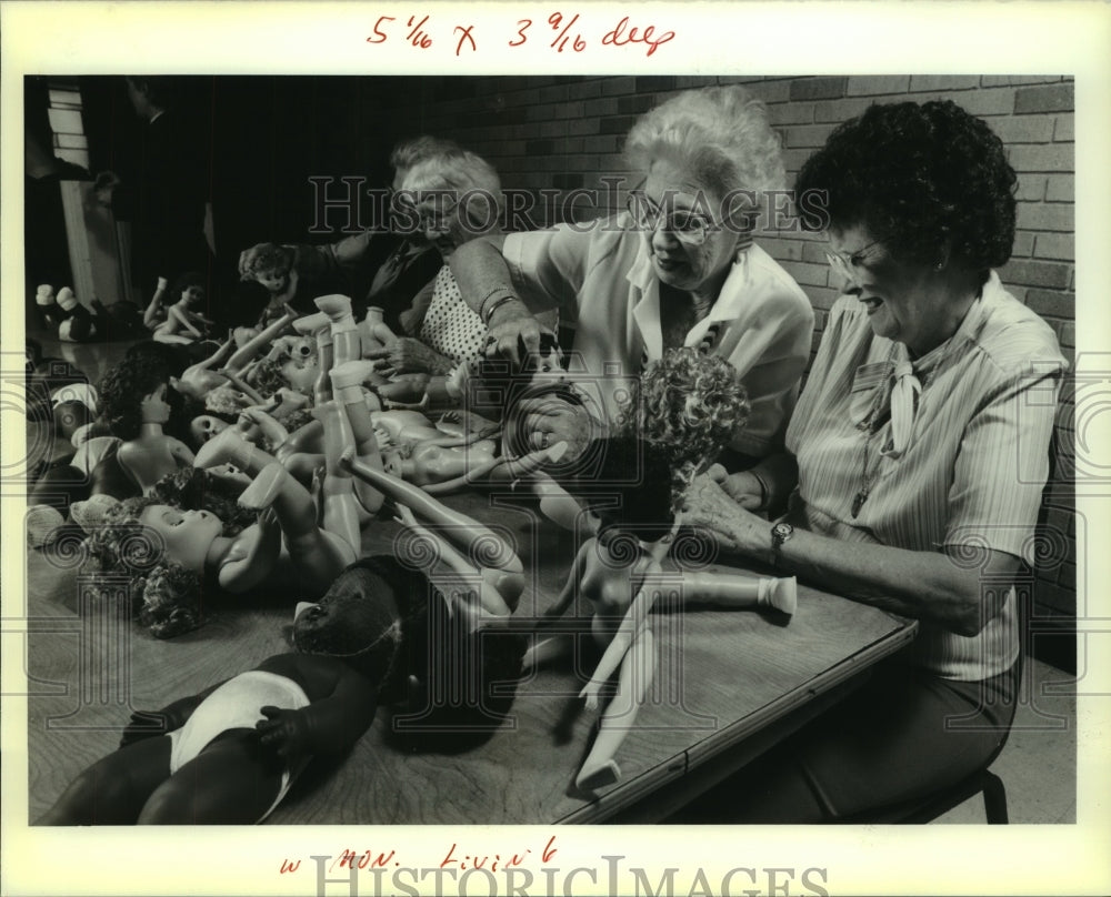 1989 Press Photo Home League members volunteering at Salvation Army, New Orleans - Historic Images