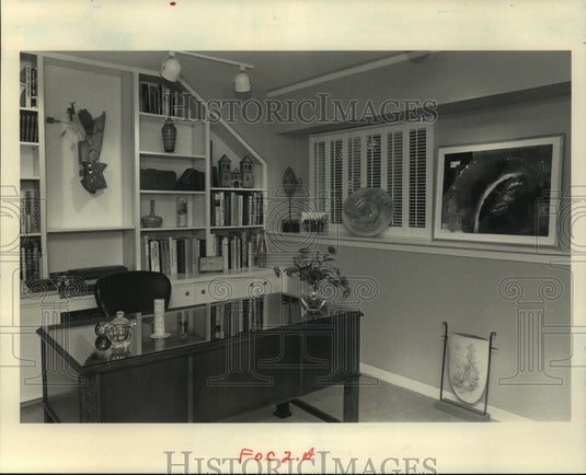 1991 Press Photo Previously a child's bedroom, this area is now an office area. - Historic Images