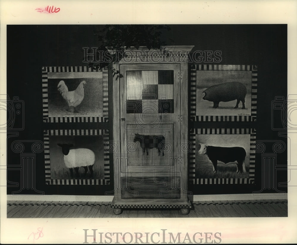 1989 Press Photo A country &amp; farm-style decorated wall and cabinet - nob35131 - Historic Images