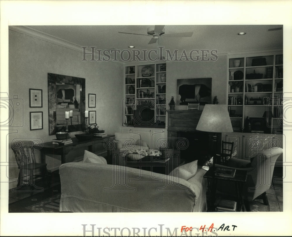 1993 Press Photo An unstructured look on display in a living room - nob35134 - Historic Images