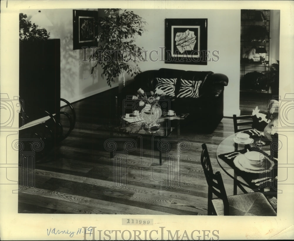 1989 Press Photo Lovely wood flooring compliments living &amp; dining furniture - Historic Images