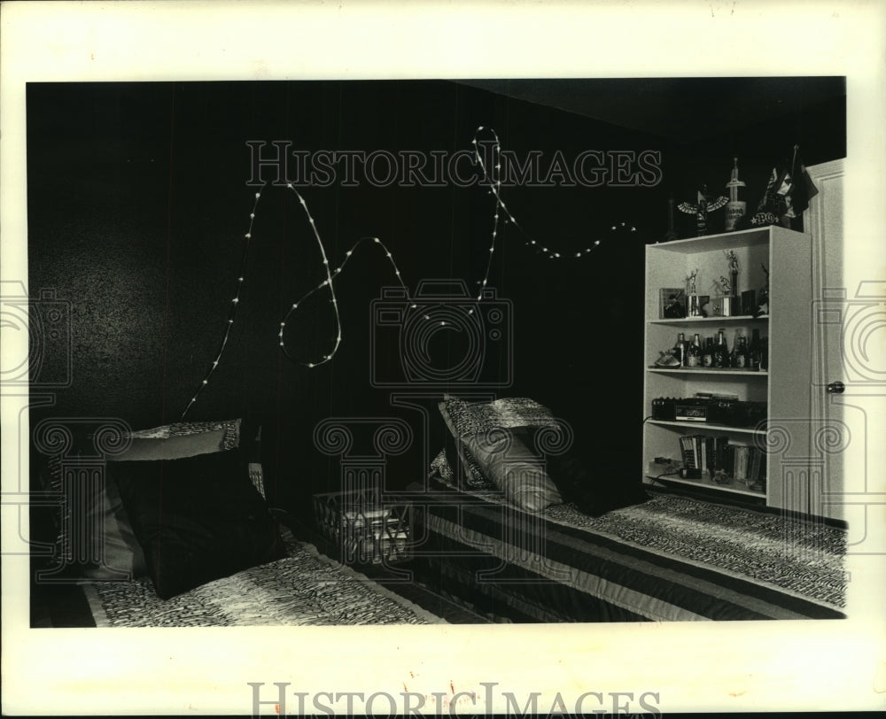 1990 Press Photo A remodeled teenager&#39;s room shows modern &amp; architectural style - Historic Images