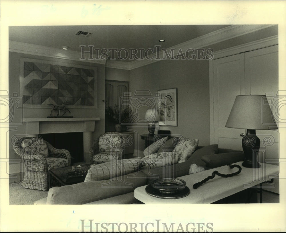 1986 Press Photo Living room with simple yet elegant accessories - Historic Images