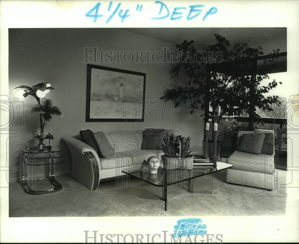 1990 Press Photo Living room decorated part funk - part high-style contemporary - Historic Images