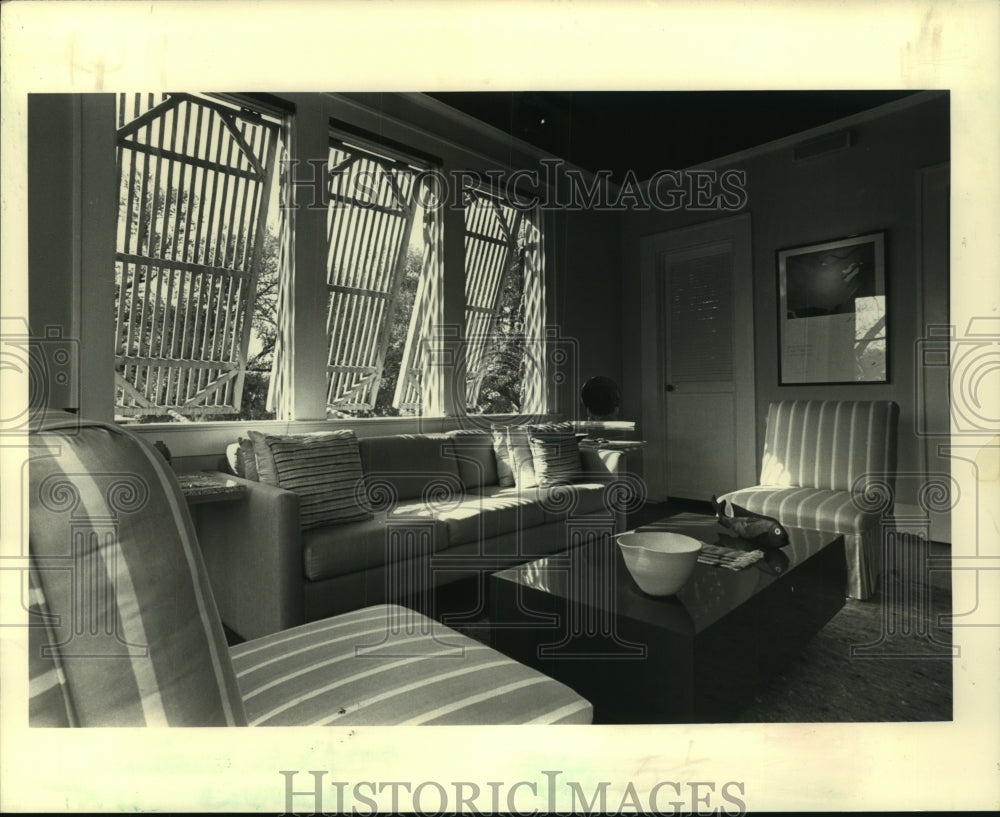 1988 Press Photo Room decorated with sleek, high style fabrics and furnishings - Historic Images