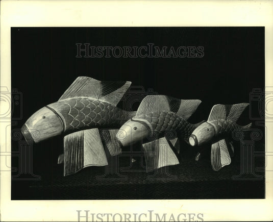 1988 Press Photo Grouping of three hand carved fish by interlude - Historic Images