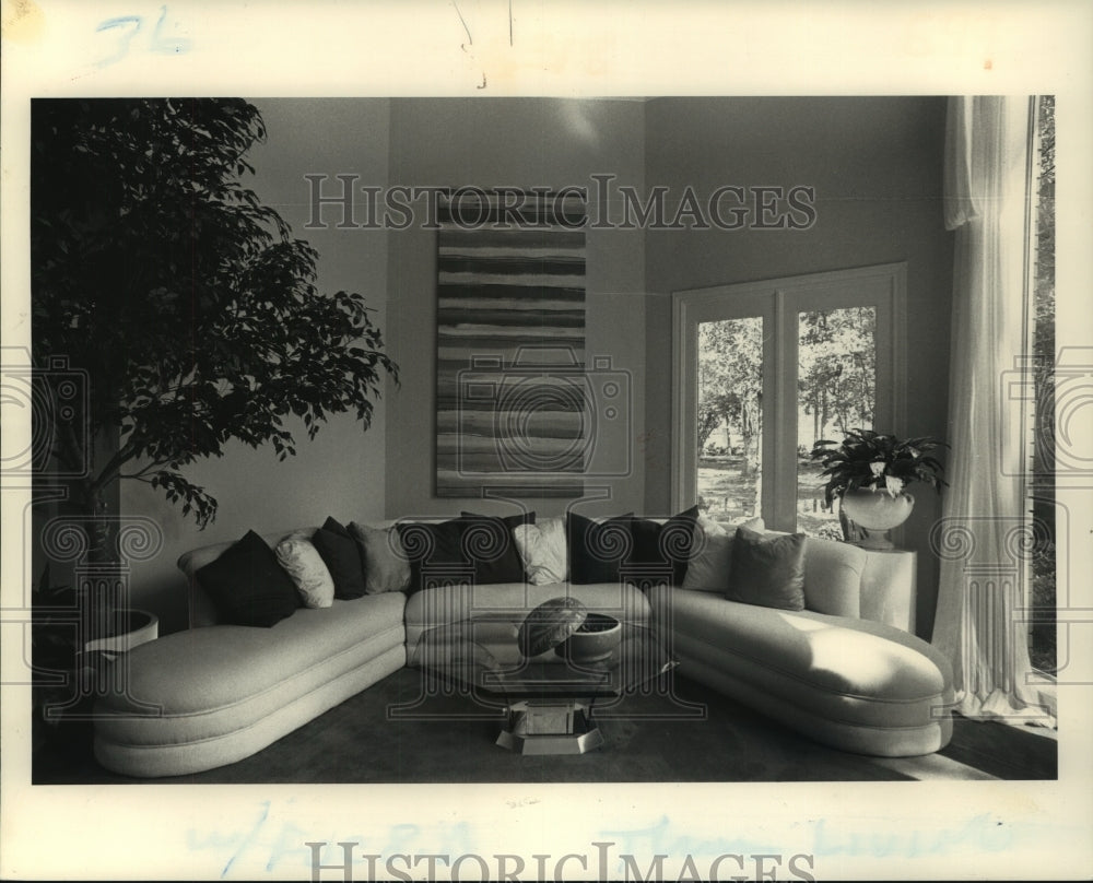 1988 Press Photo Home Focus, informally elegant living room - nob35187 - Historic Images