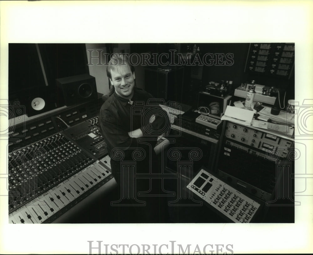 1992 Press Photo Steve Himmelfarb of New Orleans Recording Company at controls - Historic Images