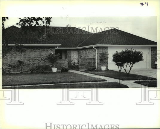 1989 Press Photo Housing - Property at