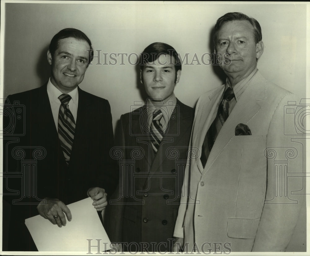 1971 Press Photo Allen Houk, Clay Drewes &amp; Chancellor Homer Hitt at Careers Day-Historic Images