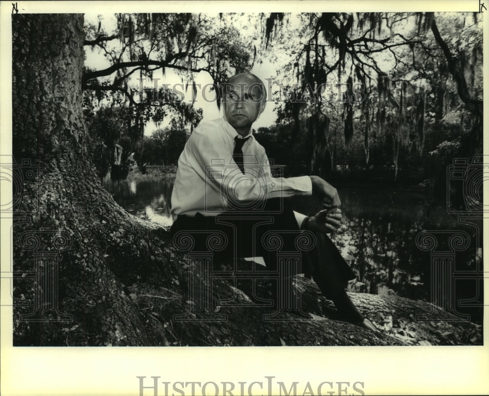 1990 Press Photo Professor &amp; Environmentalist Oliver Houck at Audubon Park - Historic Images