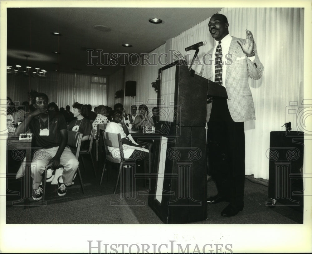 1994 Press Photo Evander Holyfield at Delta Service Corps super training session - Historic Images