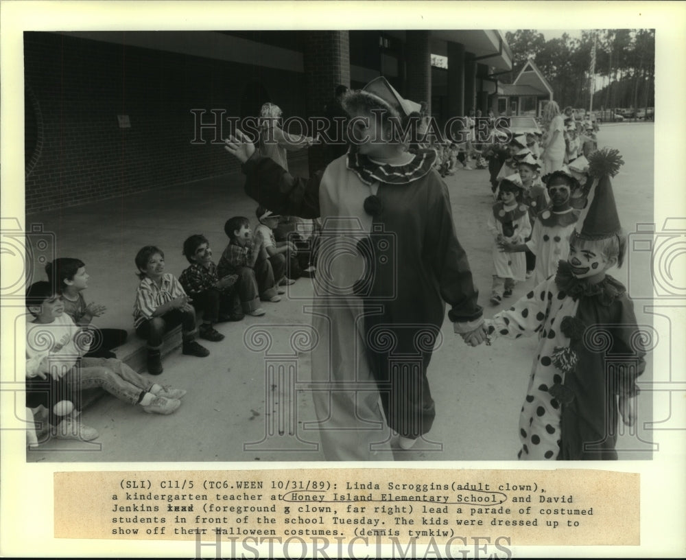 1989 Press Photo Halloween Parade at Honey Island Elementary School - Historic Images