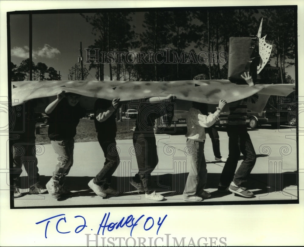 1990 Press Photo &quot;It&#39;s a small world&quot; celebration at Honey Island Elementary - Historic Images