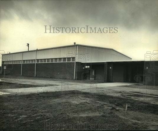 1967 Press Photo The new John J. Holtgreve gymnasium at West Metairie Avenue - Historic Images