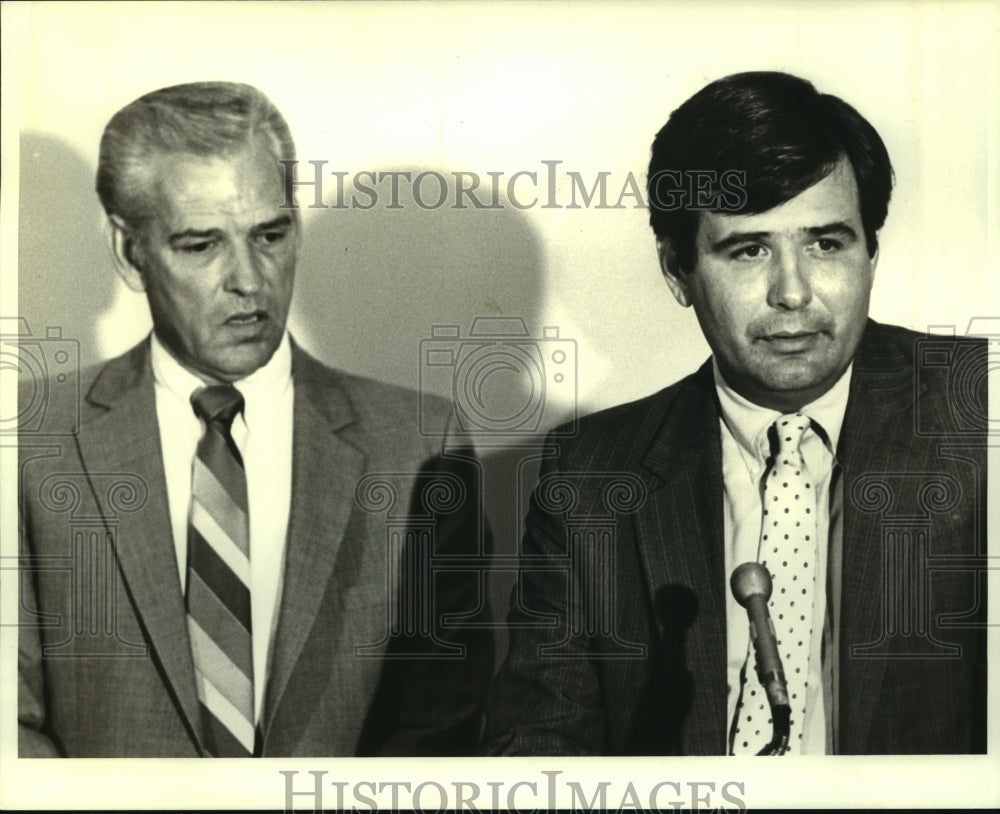 1986 Press Photo Ray Holmon & Mayor Terry Alarcon announcing donation received - Historic Images