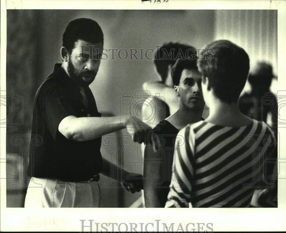 1987 Press Photo &quot;Satchmo&quot; choreographer Maurice Hines and dancers at rehearsal - Historic Images