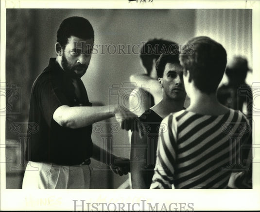 1987 Press Photo "Satchmo" choreographer Maurice Hines and dancers at rehearsal - Historic Images