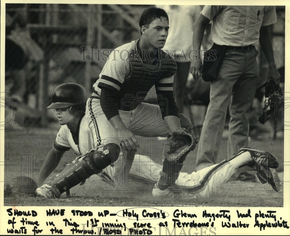 1987 Press Photo Baseball - Holy Cross&#39; Glenn Hagerty during 1st inning score - Historic Images