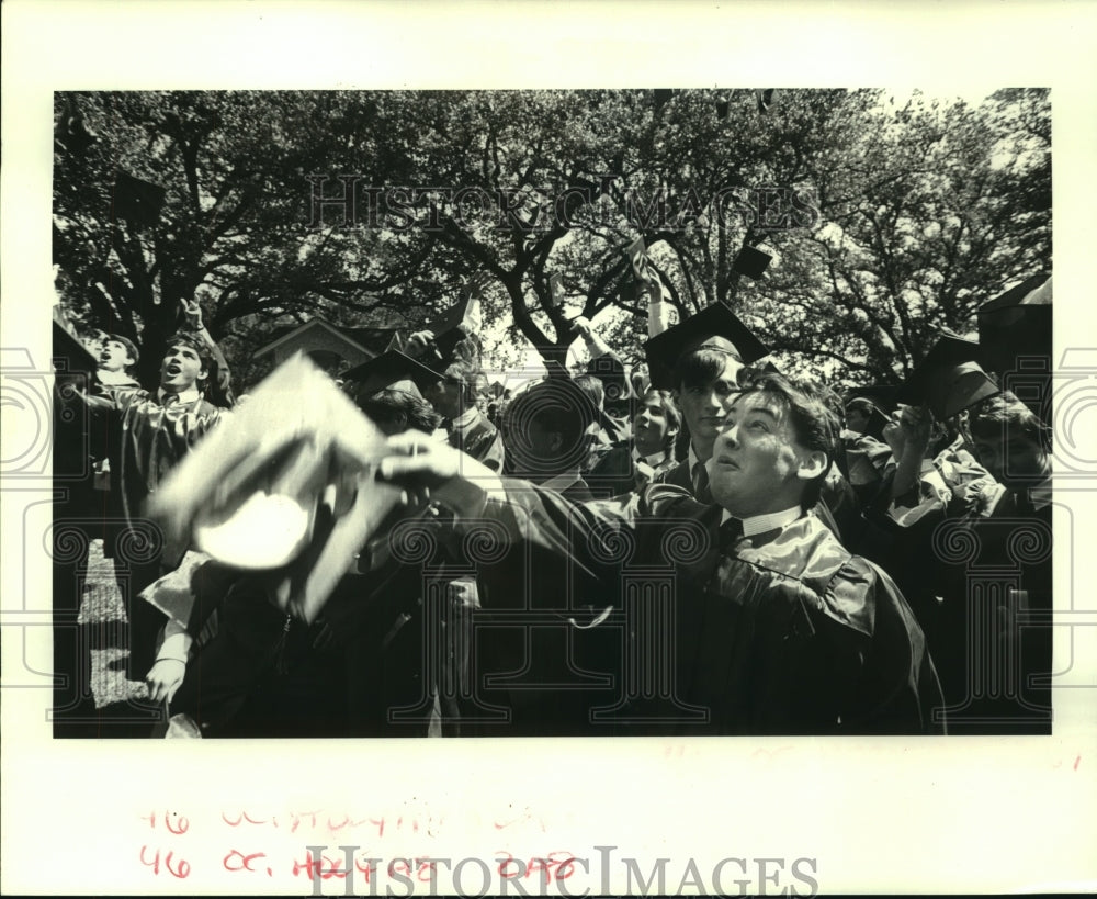 1988 Press Photo Graduating seniors at Holy Cross High School throw mortar board - Historic Images