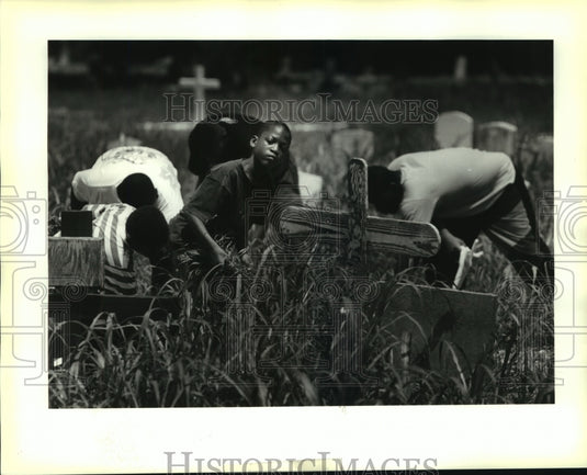 1992 Press Photo Camper Johnnie Miles at the Tamborine & Fan Learn Day Camp. - Historic Images