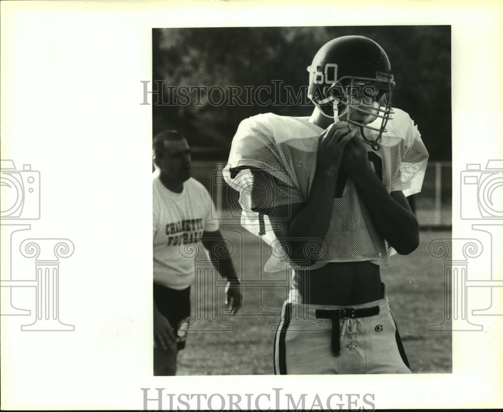 1992 Press Photo Dennis Hewitt, Chalmette football player. - Historic Images