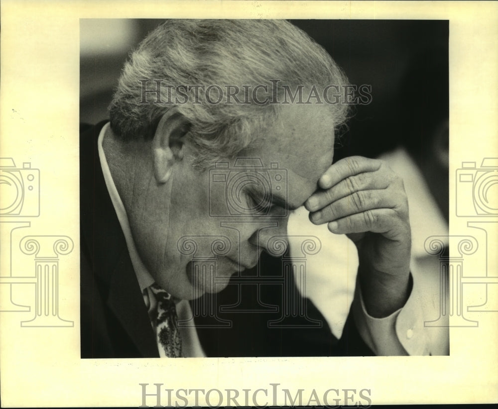 1992 Press Photo Jerry Hodnett during Plaquemines Parish council meeting. - Historic Images