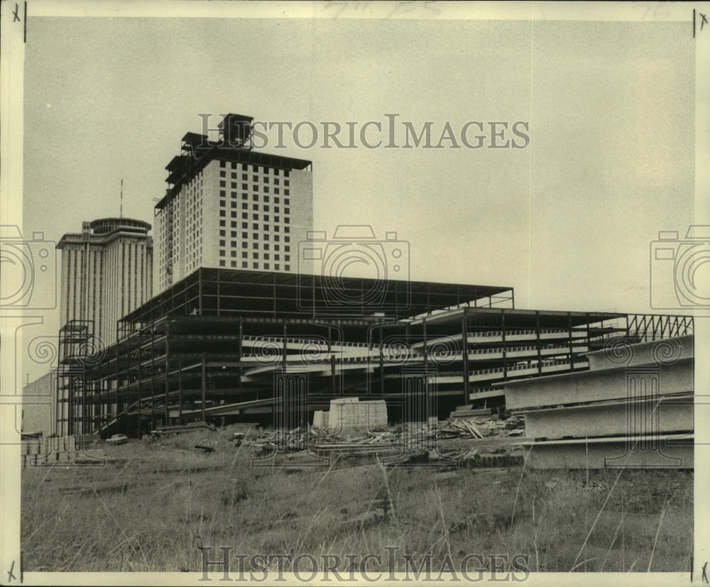 1976 Press Photo Hilton Hotel is the start of International RIver Center. - Historic Images