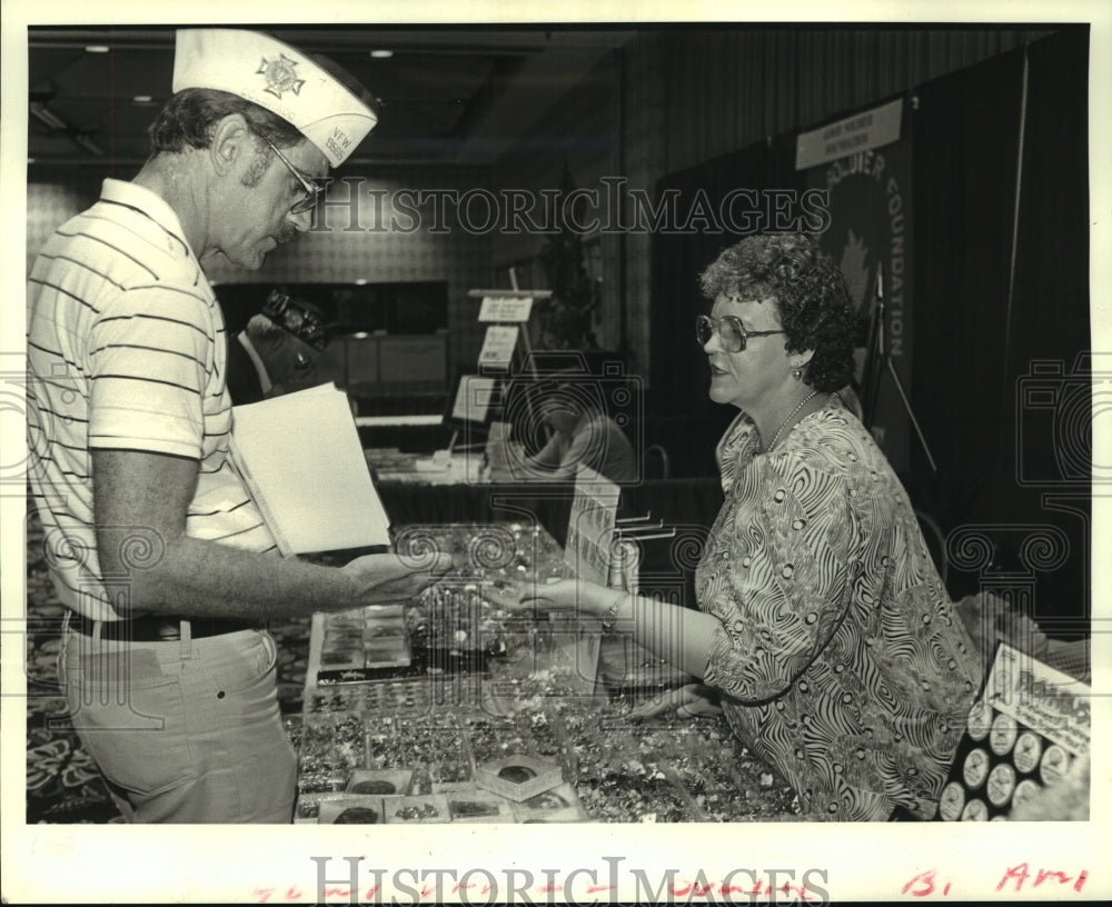 1987 Press Photo VFW members attend convention at the Hilton Hotel - Historic Images