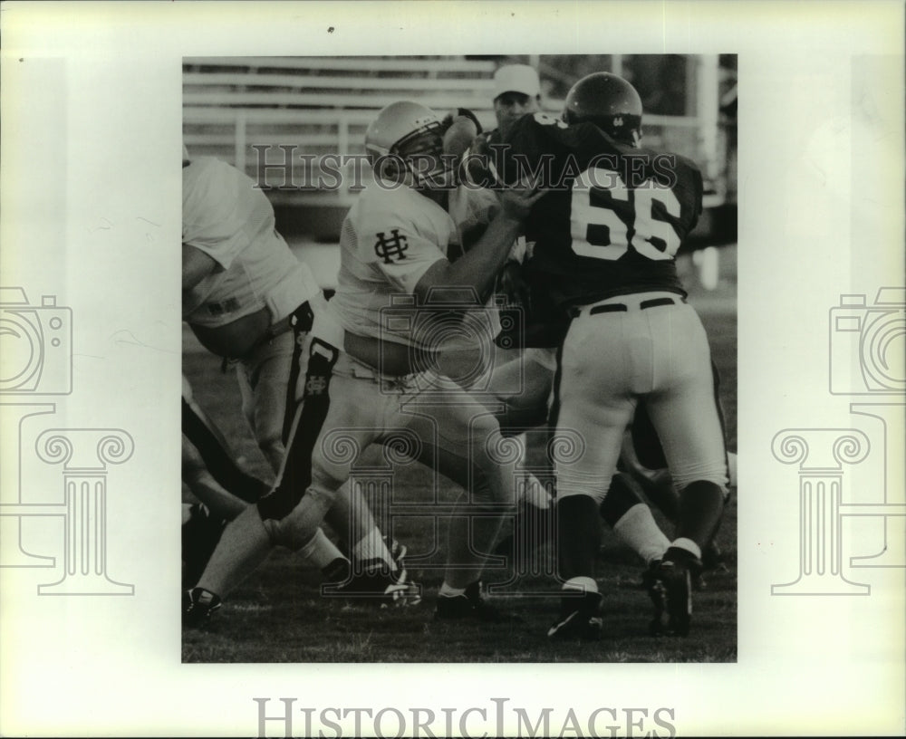 1995 Press Photo Football-#53 Emile Picarella of Holy Cross against St. Bernard - Historic Images