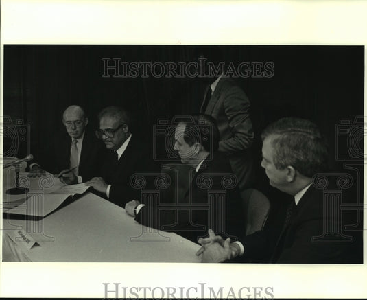 1987 Press Photo Group of NAACP Minority Hiring Agreement - Historic Images
