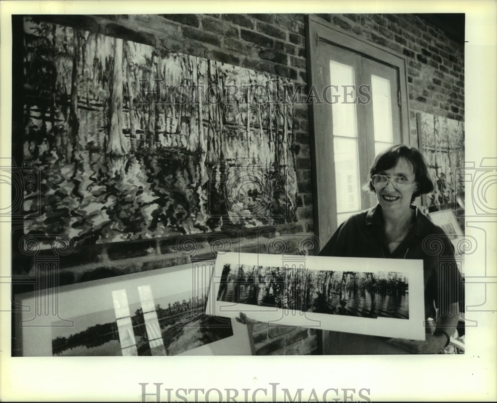 1991 Press Photo Gail Hood, Covington artist, shows photos she used for painting - Historic Images