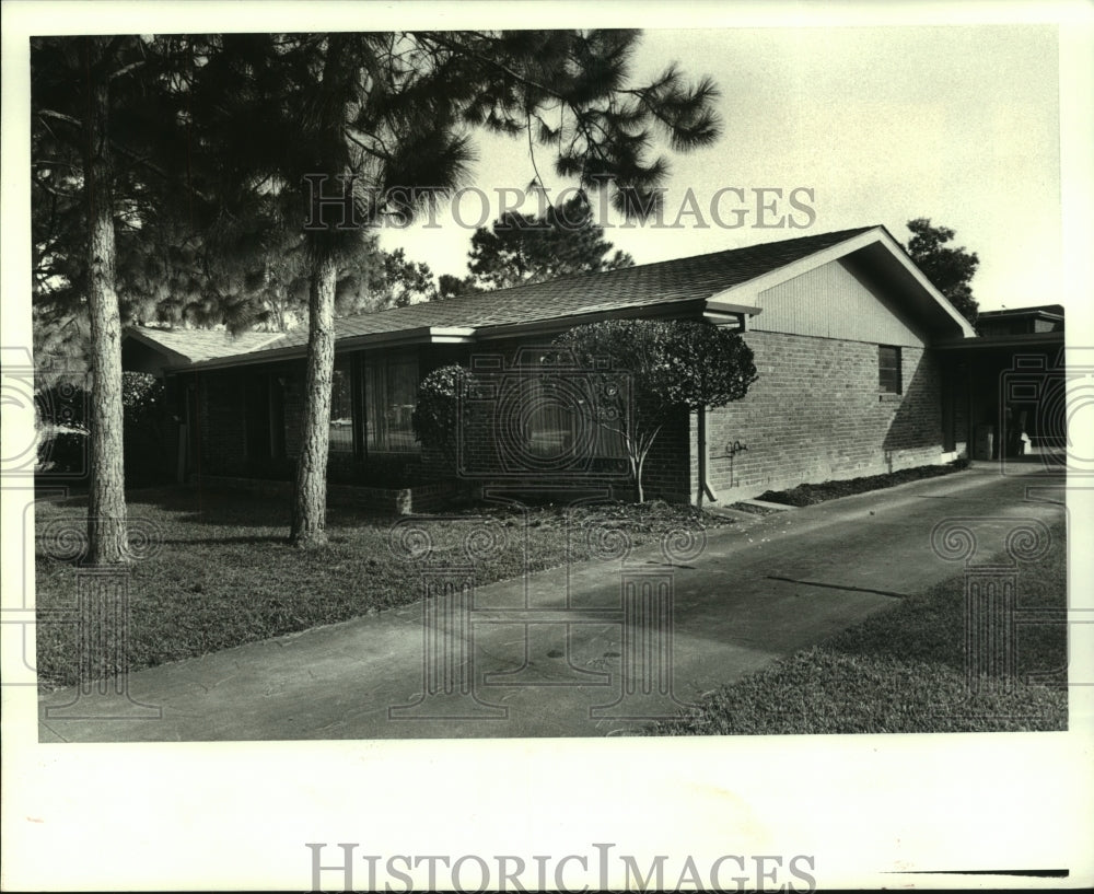 1986 Press Photo The home at 1430 New York Street has sold. - nob35606 - Historic Images