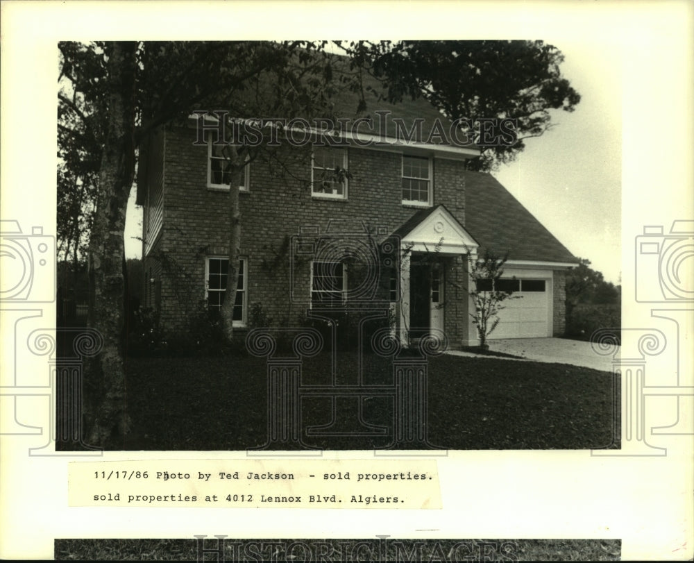 1986 Press Photo Home at 4012 Lennox Boulevard in Algiers, Louisiana has sold. - Historic Images