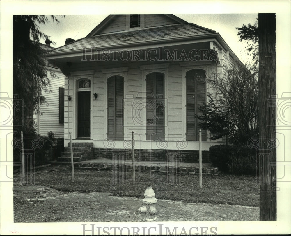 1986 Press Photo Typical shuttered home at 5343 Camp Street, New Orleans. - Historic Images