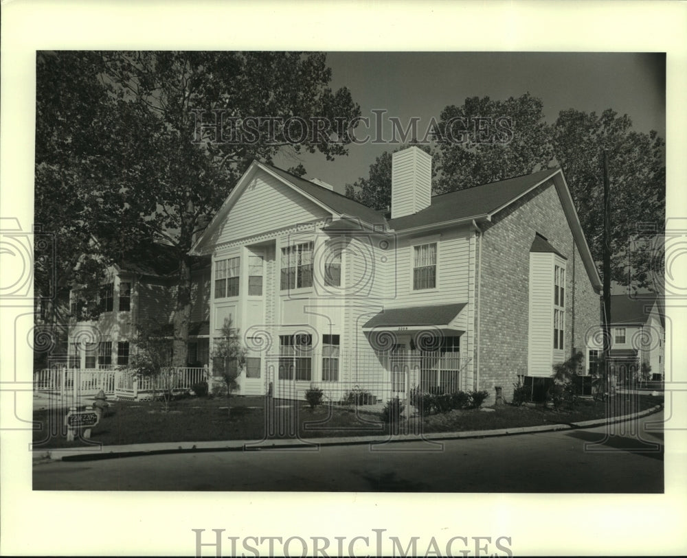 1986 Press Photo Two story home in the New Orleans area. - nob35641 - Historic Images