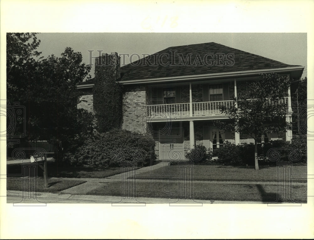 1986 Press Photo Two story home at 4700 Hessmer, New Orleans. - Historic Images