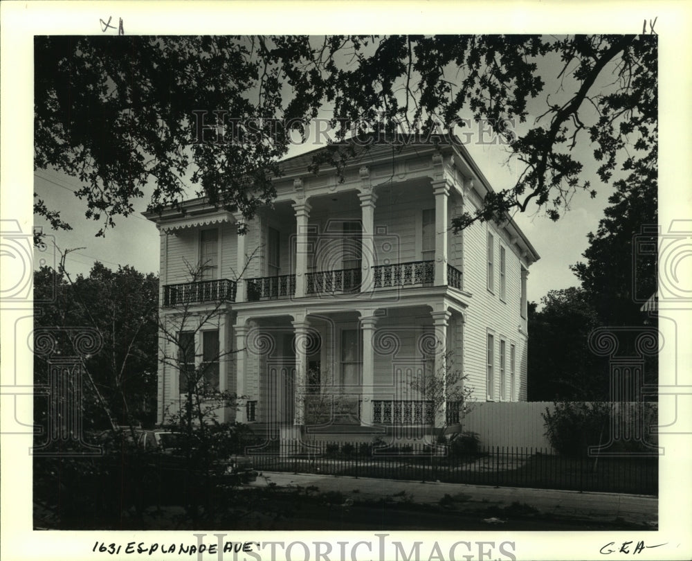 1986 Press Photo Exterior view of two-story house at 1631 Esplanade Avenue - Historic Images