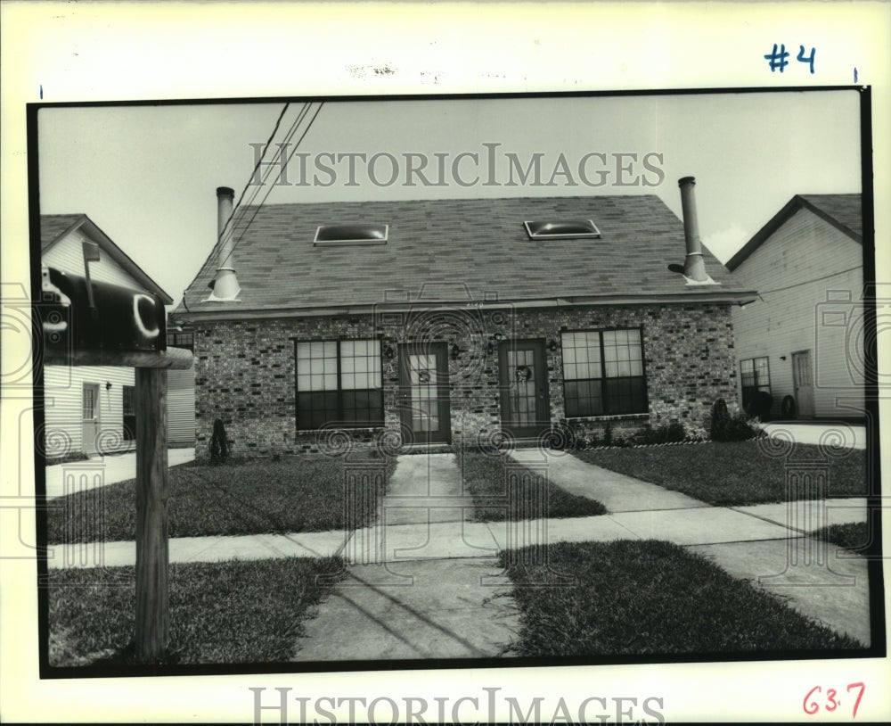 1989 Press Photo Exterior view of a house at 4141 Georgio Avenue in Kenner - Historic Images