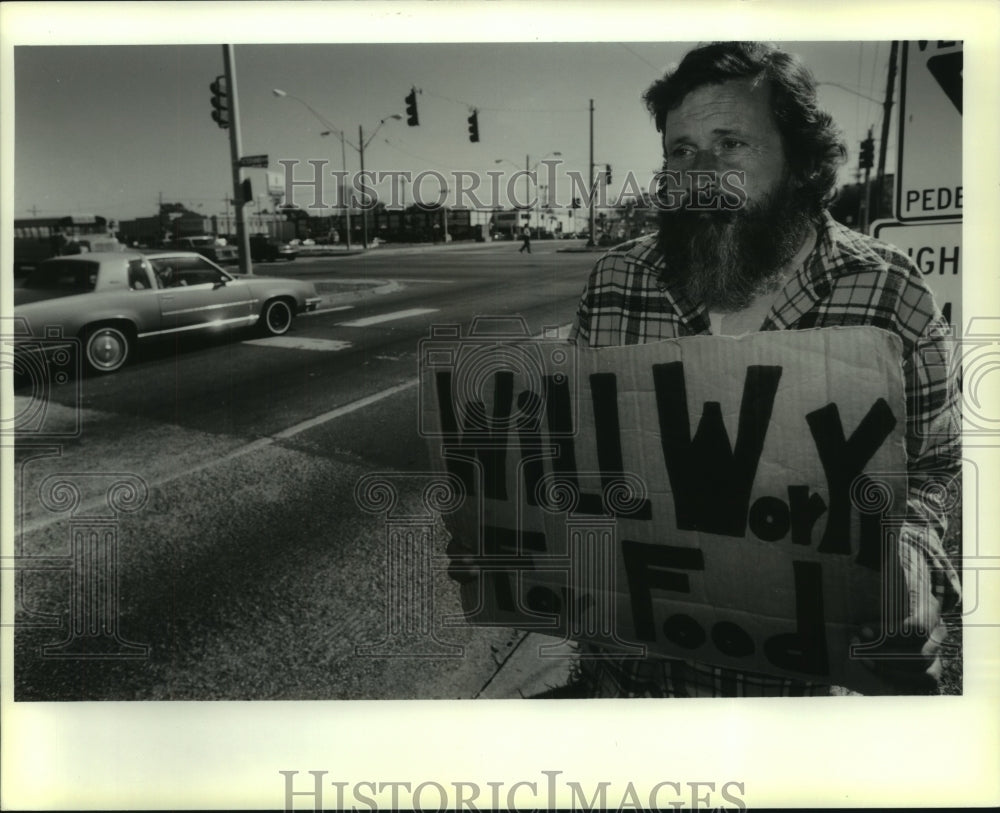 1990 Press Photo Emilio Xiques, self described drifter hopes to collect money - Historic Images