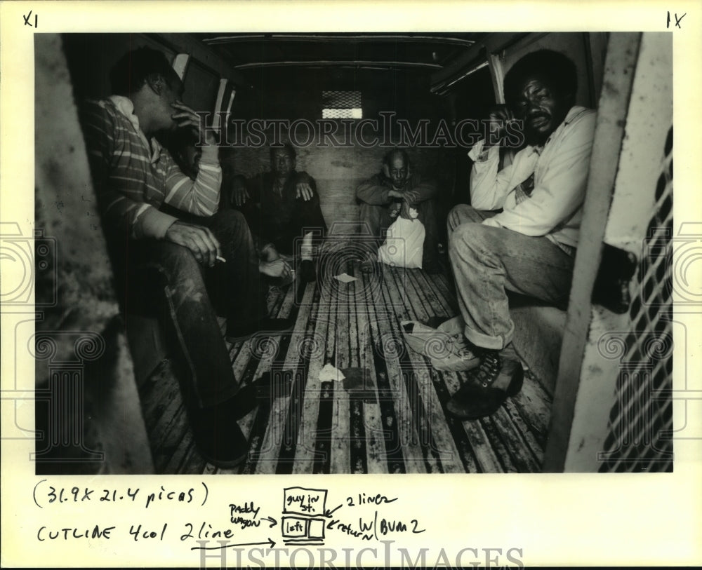 1990 Press Photo Homeless men taken to parish prison and released afterwards - Historic Images