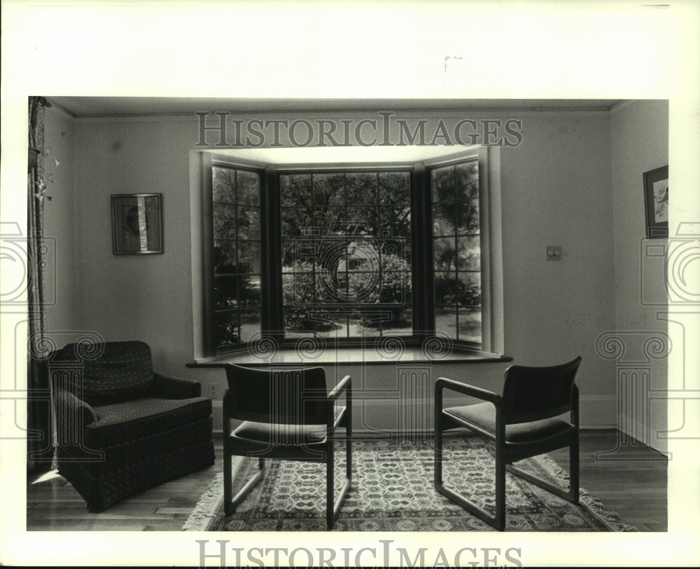 1986 Press Photo Living room of a duplex home at 5969 General Haig Street - Historic Images