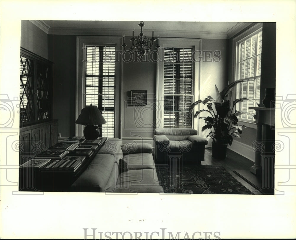 1986 Press Photo Living area of Dr Jeffrey Griffin home on 1729 Coliseum Street - Historic Images