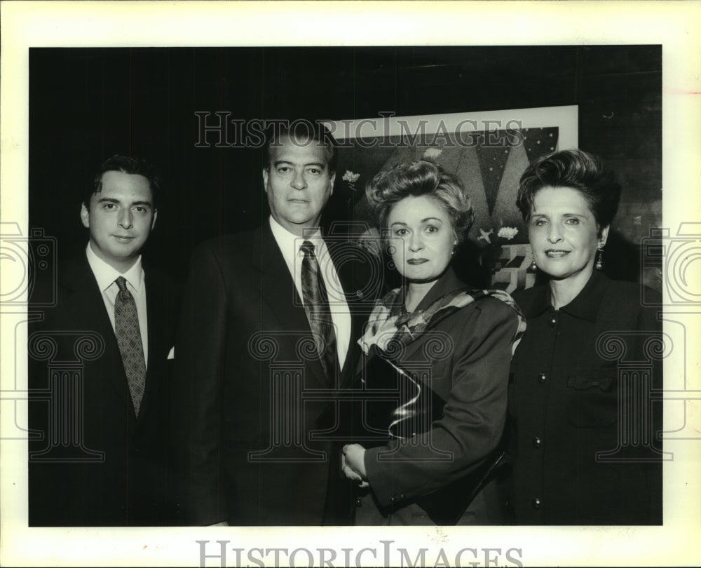 1993 Press Photo Dimitrios Hondroulis et al during the Costa Rican Art Exhibit - Historic Images