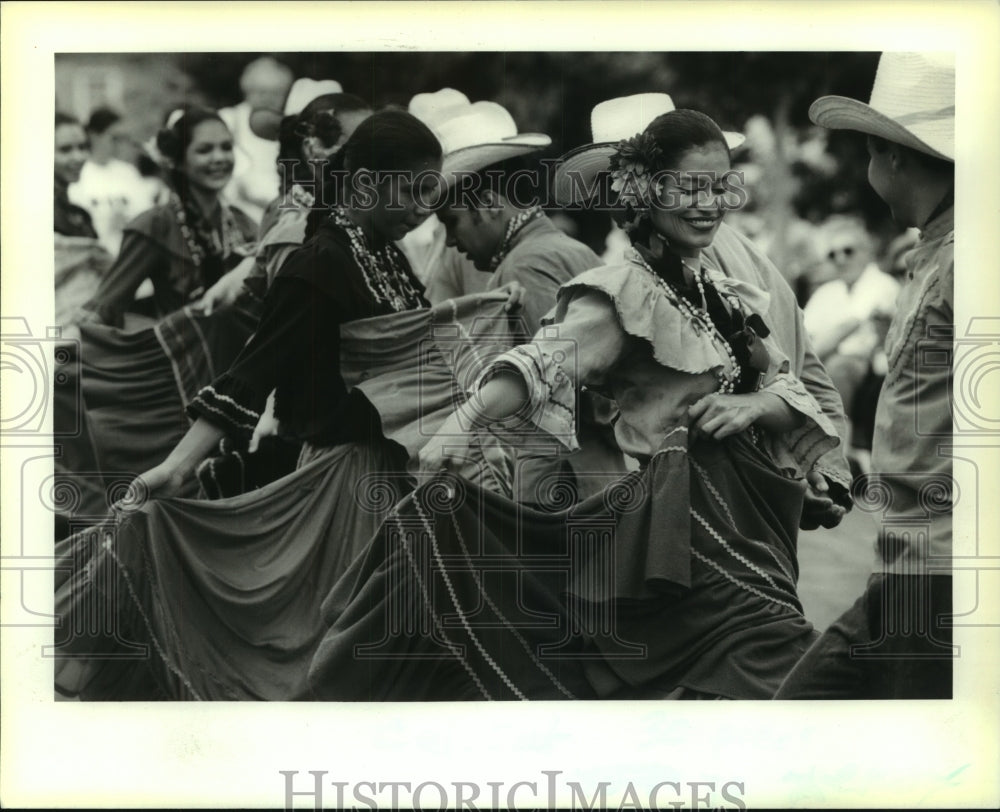 1994 Press Photo Dancers at the Honduras Festival at Woldenberg Riverfront Park - Historic Images