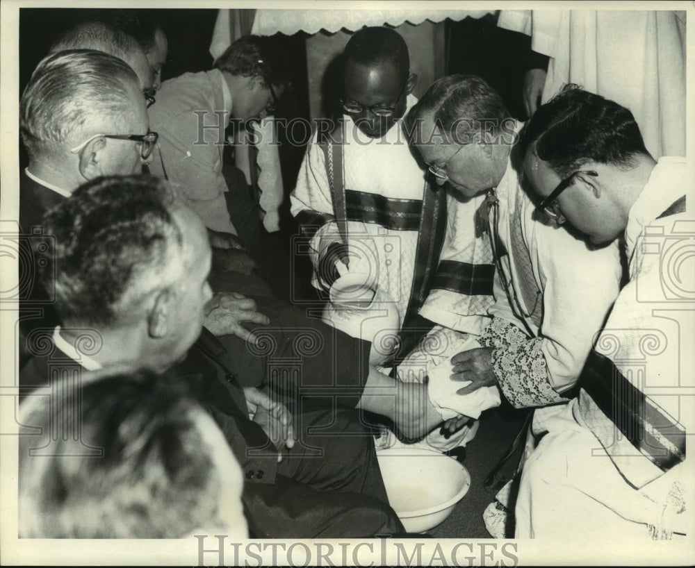 1969 Press Photo Tony Glasgow, Philip Hann, Kenneth Ryan during Holy Thursday - Historic Images