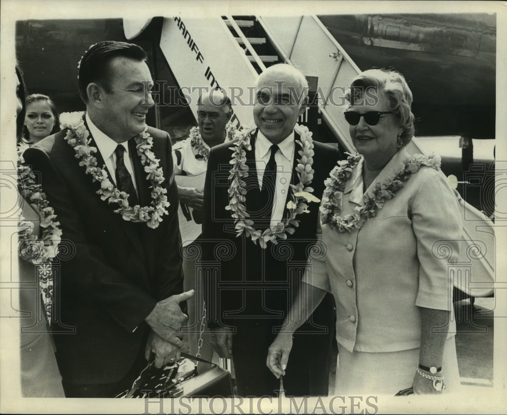 1969 Press Photo Mr. &amp; Mrs. James Homes and Tom Robinson - nob35872 - Historic Images