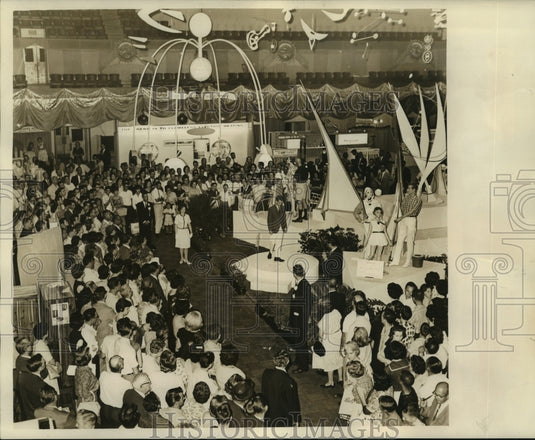 1964 A showing of men's sports and casual clothes, at home show.-Historic Images