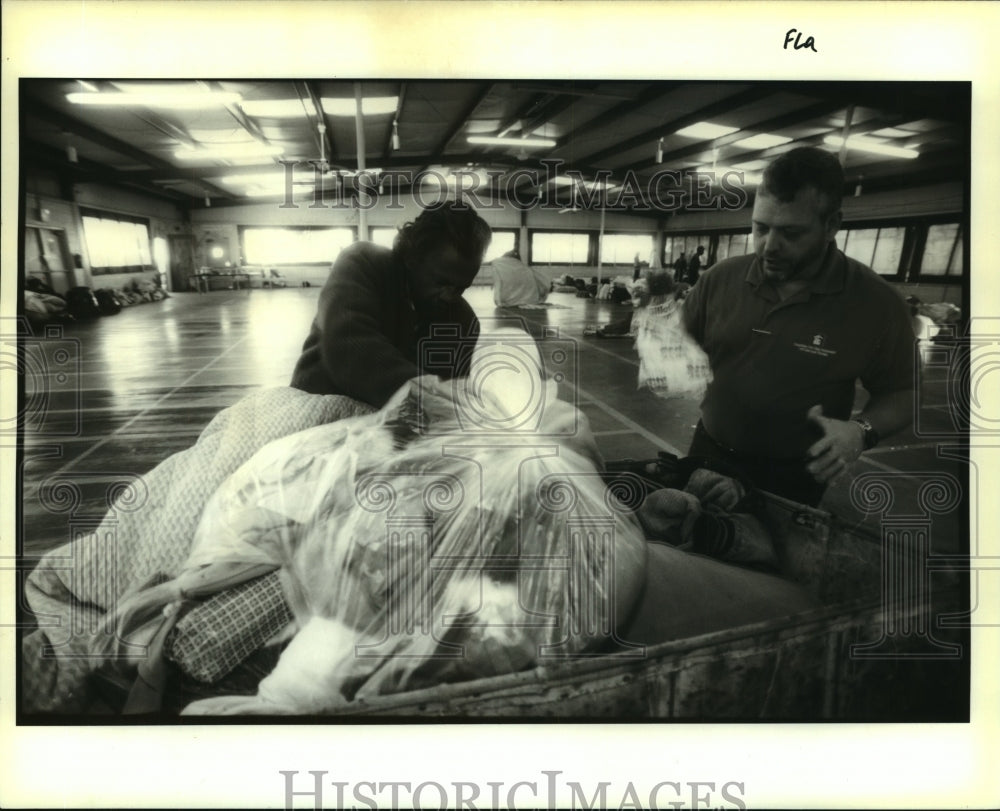 1996 Press Photo Howard Fagan staffer at the Pavillion for dinner preparation - Historic Images