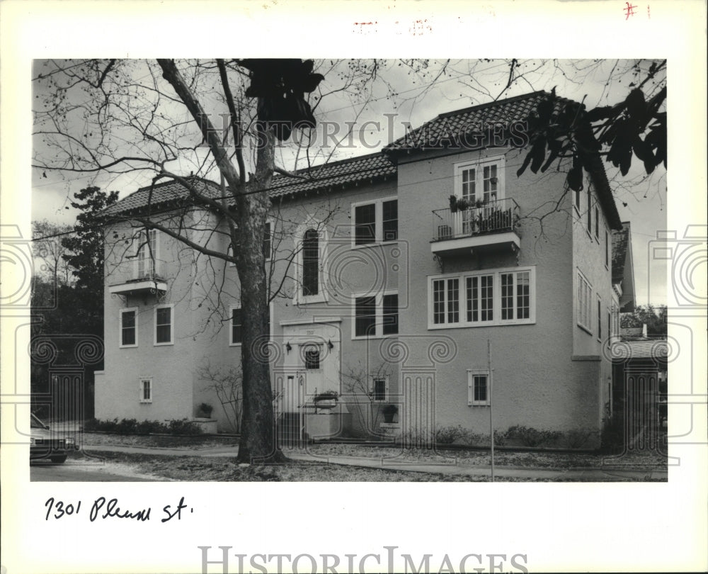 1990 Press Photo Two story home at 7301 Plenum Street, New Orleans, Louisiana - Historic Images